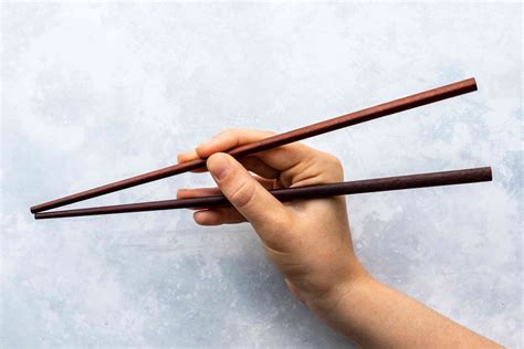 It's all about chopsticks. Learn how simple they’re to use and some of the etiquette that surrounds them. It’s Chopsticks 101 on tonight’s Emmymade How-To o...